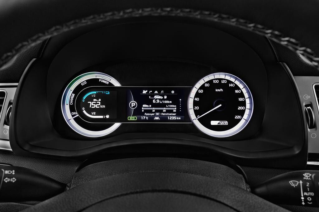 KIA Niro Hybride (Baujahr 2017) Spirit 5 Türen Tacho und Fahrerinstrumente