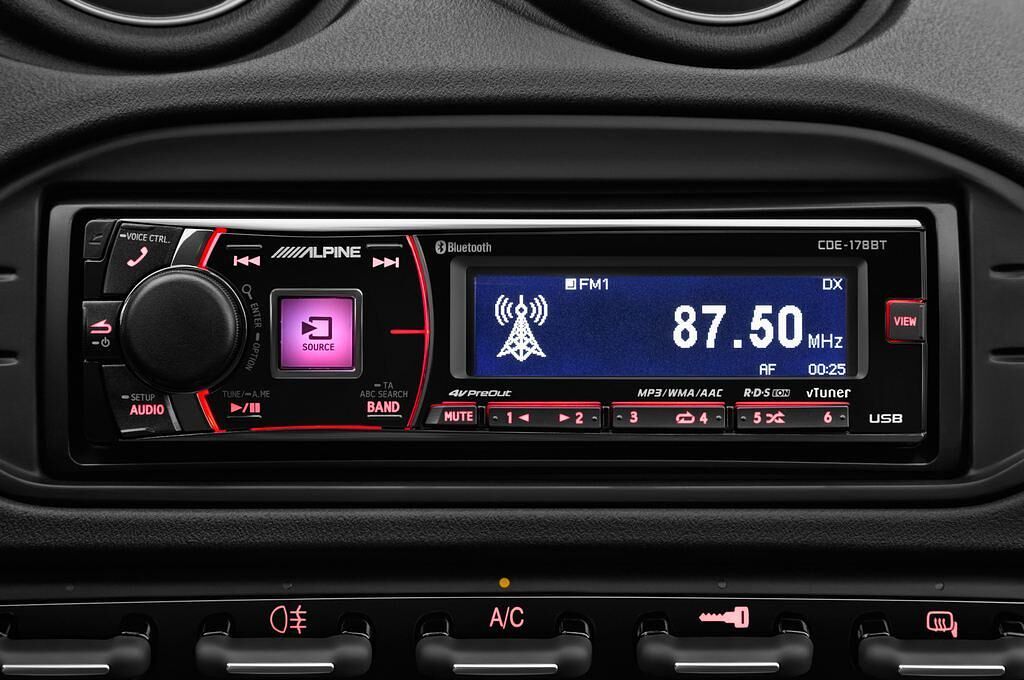 Alfa Romeo 4C (Baujahr 2017) - 2 Türen Radio und Infotainmentsystem