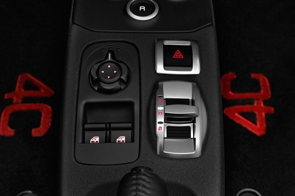 Alfa Romeo 4C (Baujahr 2017) - 2 Türen Bedienungselemente Tür