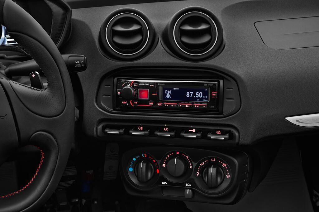 Alfa Romeo 4C (Baujahr 2017) - 2 Türen Mittelkonsole