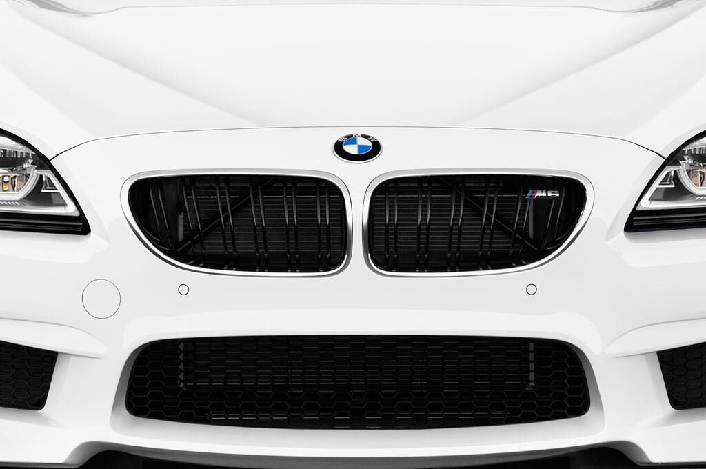BMW M6 (Baujahr 2017) - 2 Türen Kühlergrill und Scheinwerfer