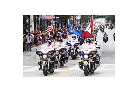 110 Jahre Harley-Davidson: Parade mit 7.000 Bikes durch die Straßen von Milwaukee