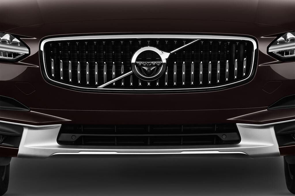 Volvo V90 (Baujahr 2017) Cross Country Pro 5 Türen Kühlergrill und Scheinwerfer
