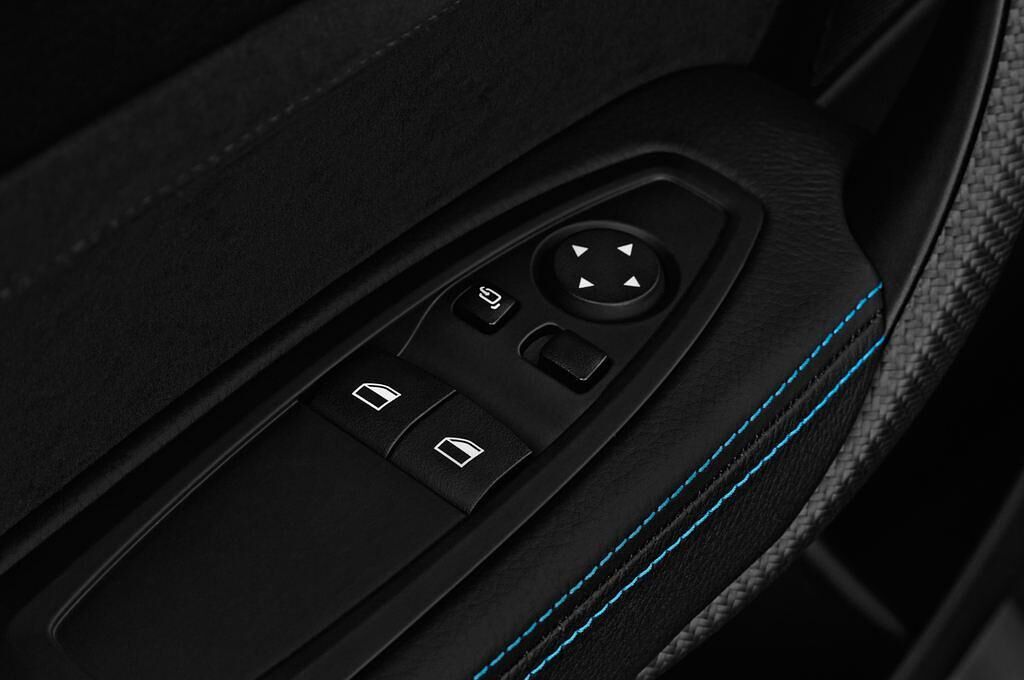 BMW M2 (Baujahr 2017) - 2 Türen Bedienungselemente Tür