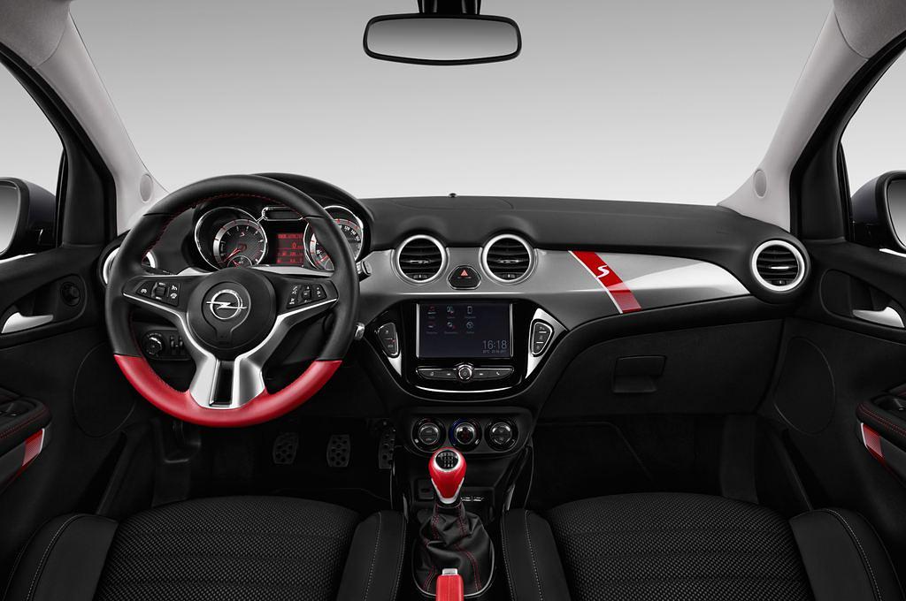 Opel Adam (Baujahr 2017) S 3 Türen Cockpit und Innenraum