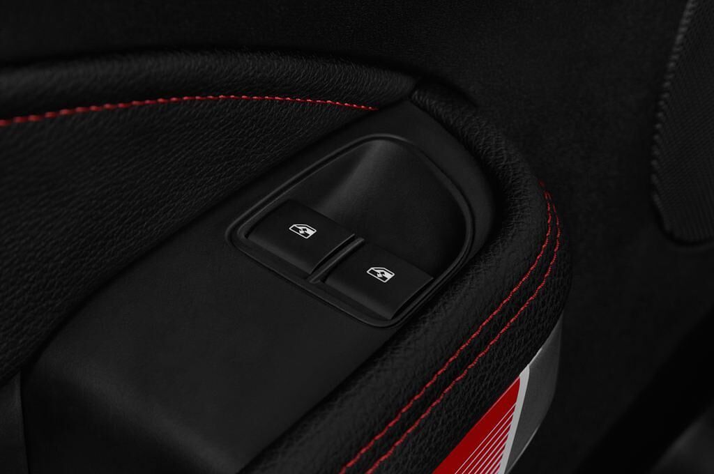 Opel Adam (Baujahr 2017) S 3 Türen Bedienungselemente Tür