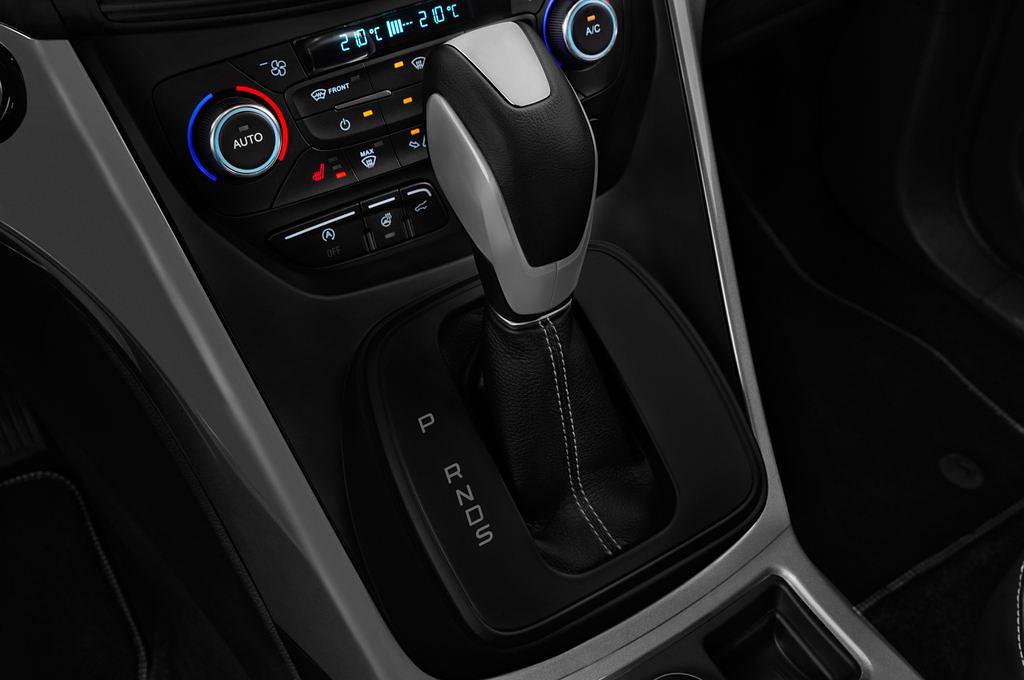 Ford Kuga Vignale (Baujahr 2017) - 5 Türen Schalthebel