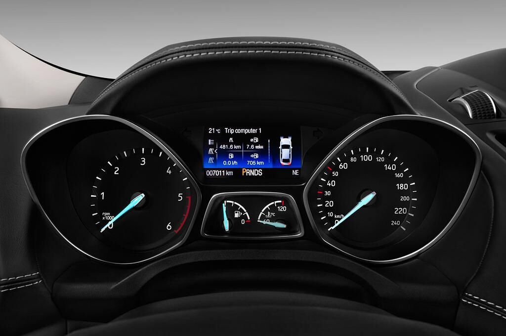 Ford Kuga Vignale (Baujahr 2017) - 5 Türen Tacho und Fahrerinstrumente