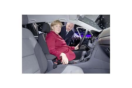 Bundeskanzlerin Merkel zu Gast bei Volkswagen auf der IAA
