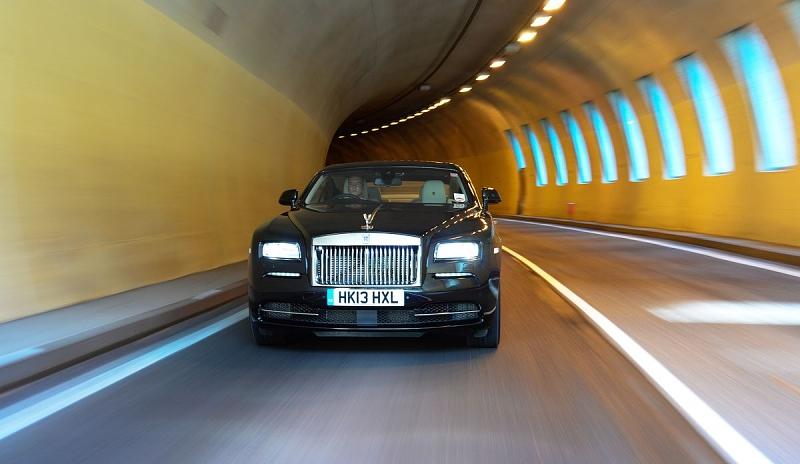 Der Kühlergrill weist den Wraith als Rolls-Royce aus