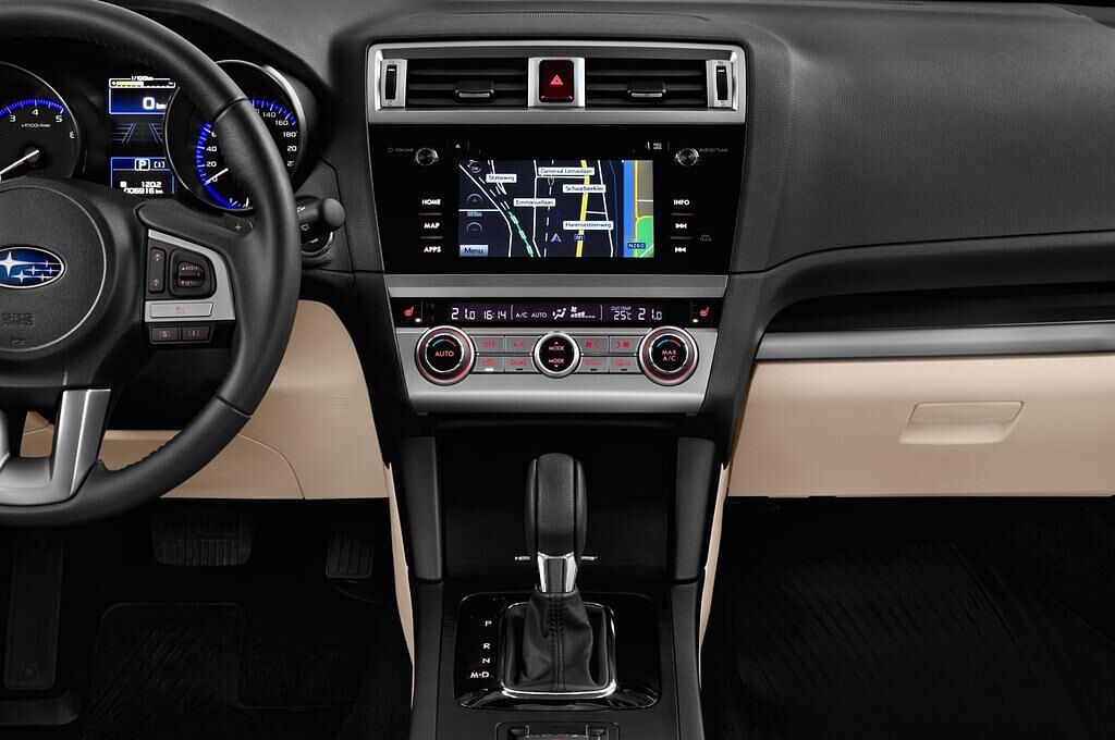 Subaru Outback (Baujahr 2017) Sport 5 Türen Mittelkonsole