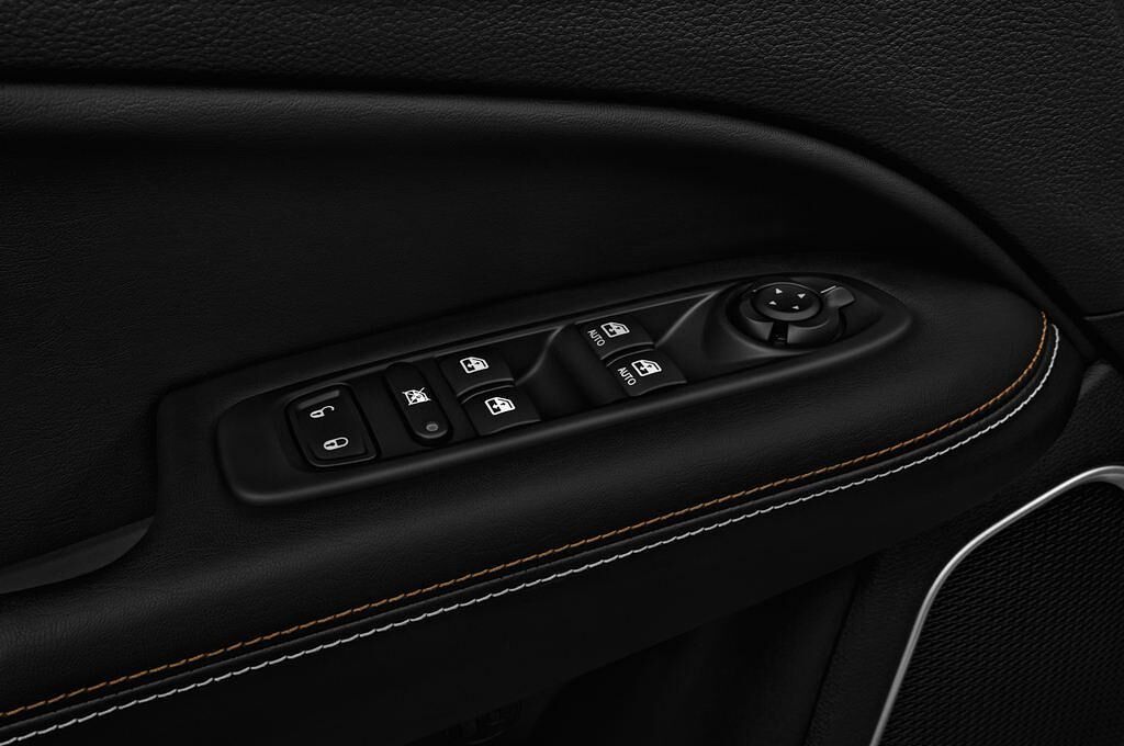 Jeep Compass (Baujahr 2017) Sport 5 Türen Bedienungselemente Tür