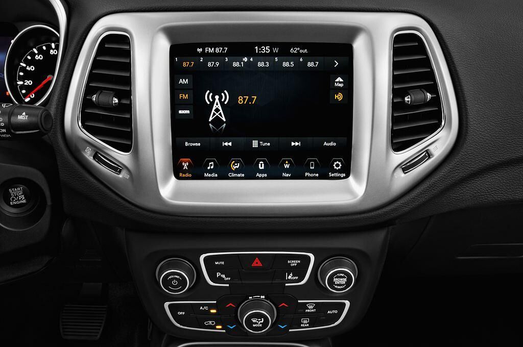 Jeep Compass (Baujahr 2017) Longitude 5 Türen Radio und Infotainmentsystem
