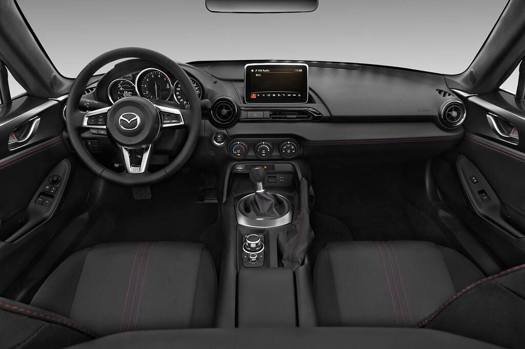 Mazda MX-5 RF (Baujahr 2017) Sports-Line 2 Türen Cockpit und Innenraum