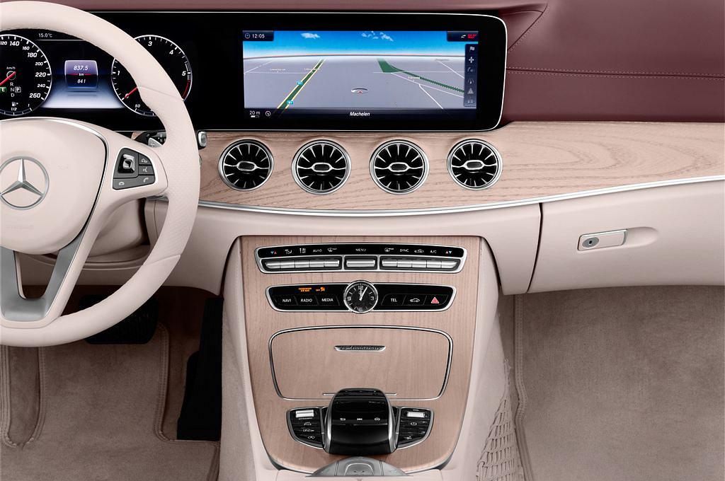 Mercedes E Class (Baujahr 2018) 25th Anniversary 2 Türen Mittelkonsole