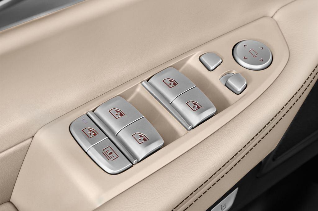 BMW 7 Series Plug-In Hybrid (Baujahr 2018) 740Le iPerformance 4 Türen Bedienungselemente Tür
