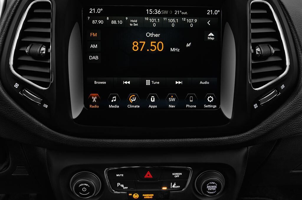Jeep Compass (Baujahr 2017) Limited 5 Türen Radio und Infotainmentsystem