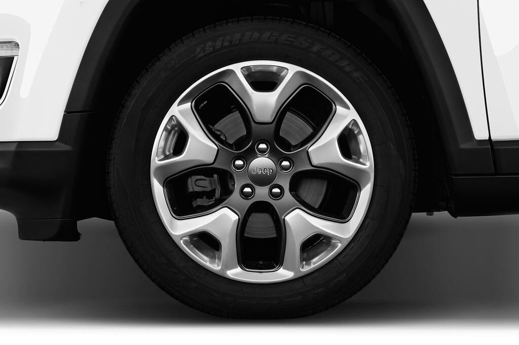 Jeep Compass (Baujahr 2017) Limited 5 Türen Reifen und Felge