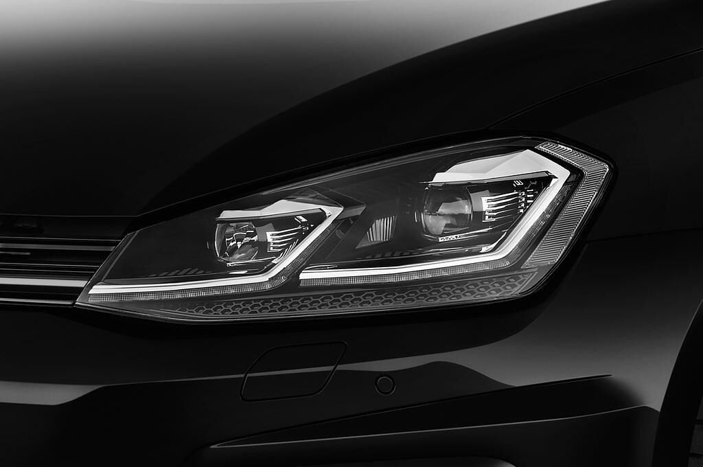 Volkswagen Golf (Baujahr 2017) R 5 Türen Scheinwerfer