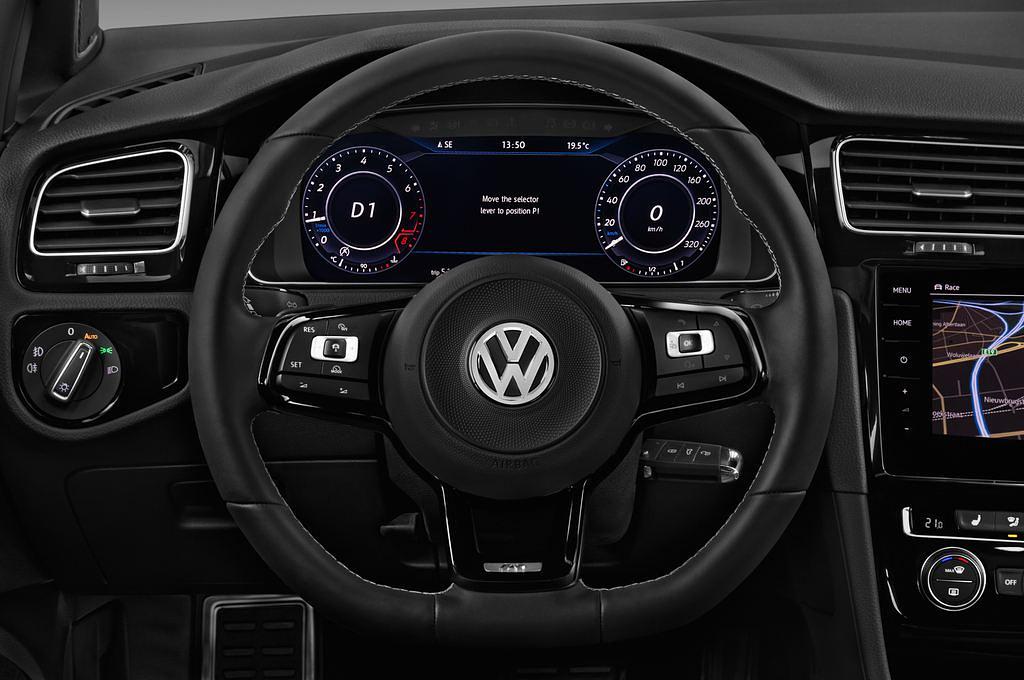 Volkswagen Golf (Baujahr 2017) R 5 Türen Lenkrad