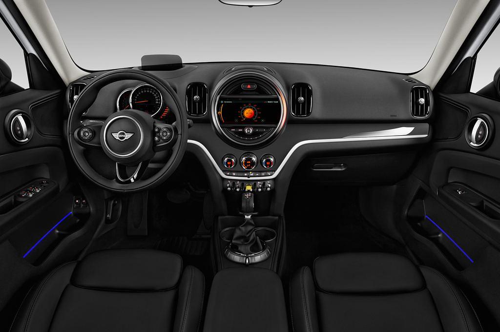 MINI Countryman (Baujahr 2018) Cooper S E 5 Türen Cockpit und Innenraum
