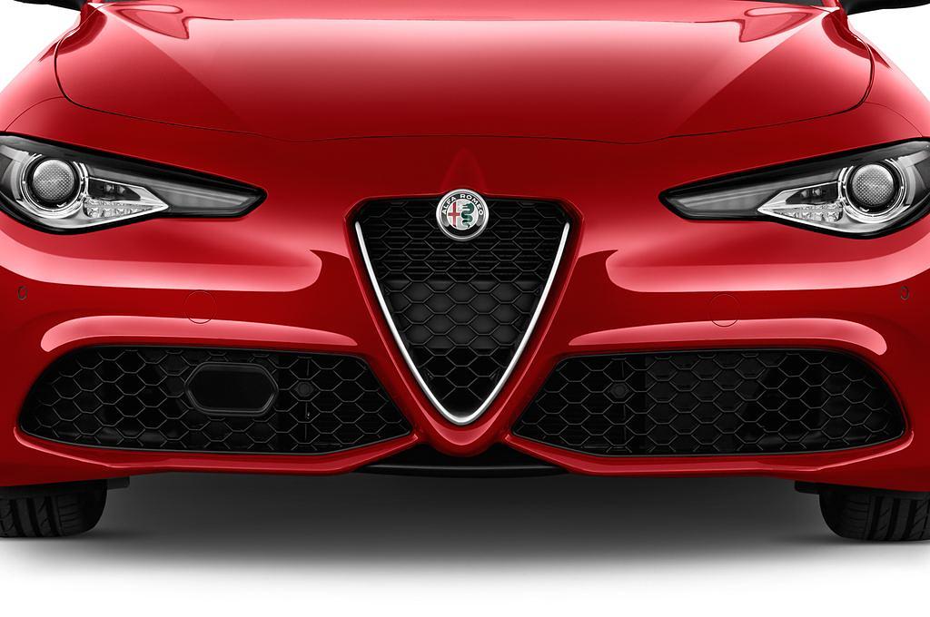 Alfa Romeo Giulia (Baujahr 2018) Veloce 4 Türen Kühlergrill und Scheinwerfer