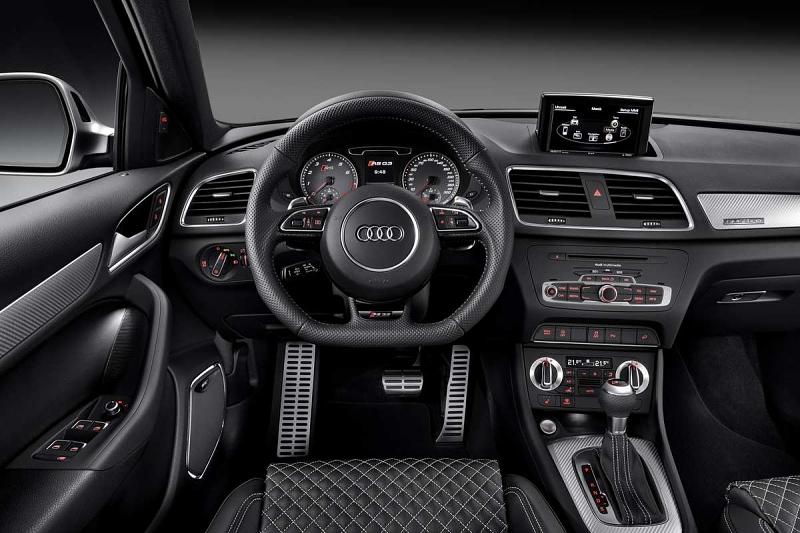 Das Cockpit des Audi RS Q3.