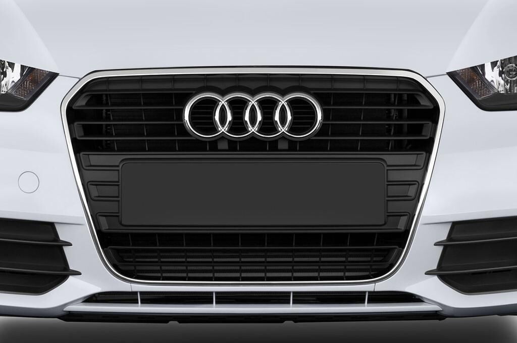 Audi A1 Sportback (Baujahr 2012) Ambition 5 Türen Kühlergrill und Scheinwerfer