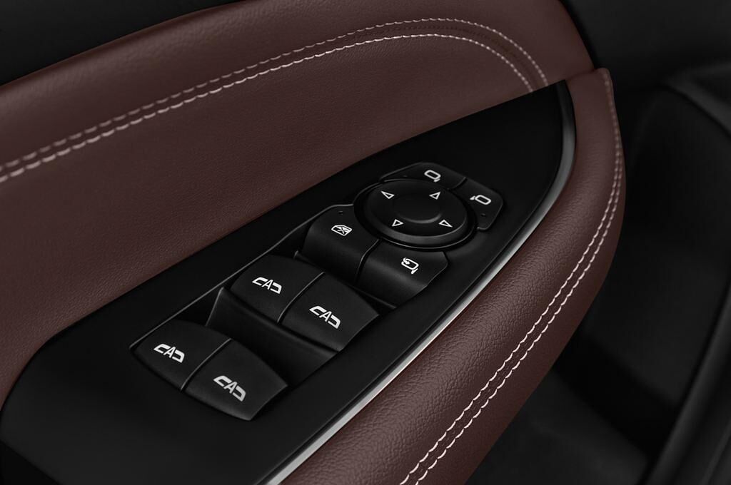 Opel Insignia Sports Tourer (Baujahr 2018) Ultimate Exclusive 5 Türen Bedienungselemente Tür