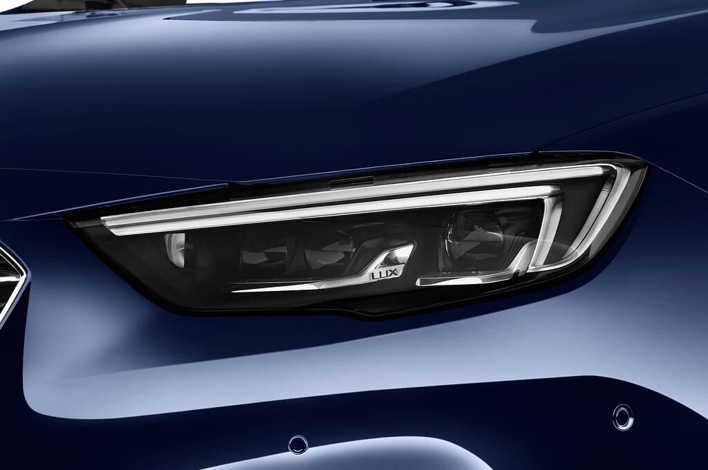 Opel Insignia Sports Tourer (Baujahr 2018) Ultimate Exclusive 5 Türen Scheinwerfer