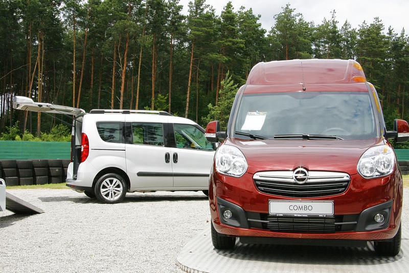 In Großbritannien wurde der Combo 2013 von den Transporter-Medien What Van und Van Fleet Word sowie der Van A to Z Website zum besten Kleintransporter 2013 gewählt.