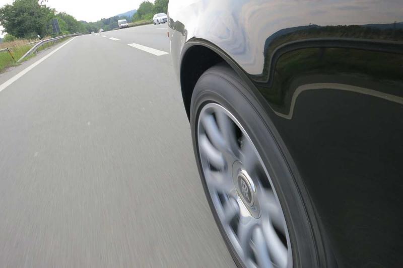 Das Logo ist auch während der Fahrt zu erkennen.
