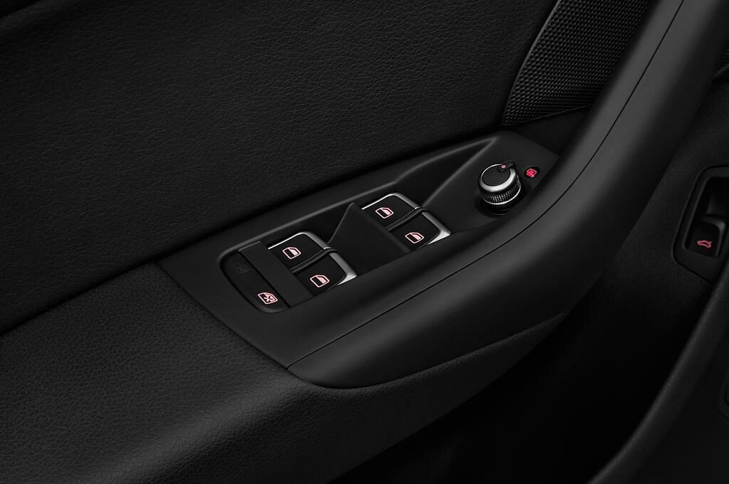 Audi Q3 (Baujahr 2018) - 5 Türen Bedienungselemente Tür