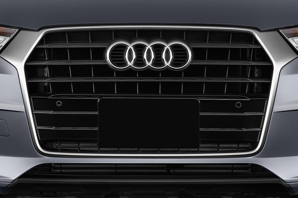 Audi Q3 (Baujahr 2018) - 5 Türen Kühlergrill und Scheinwerfer