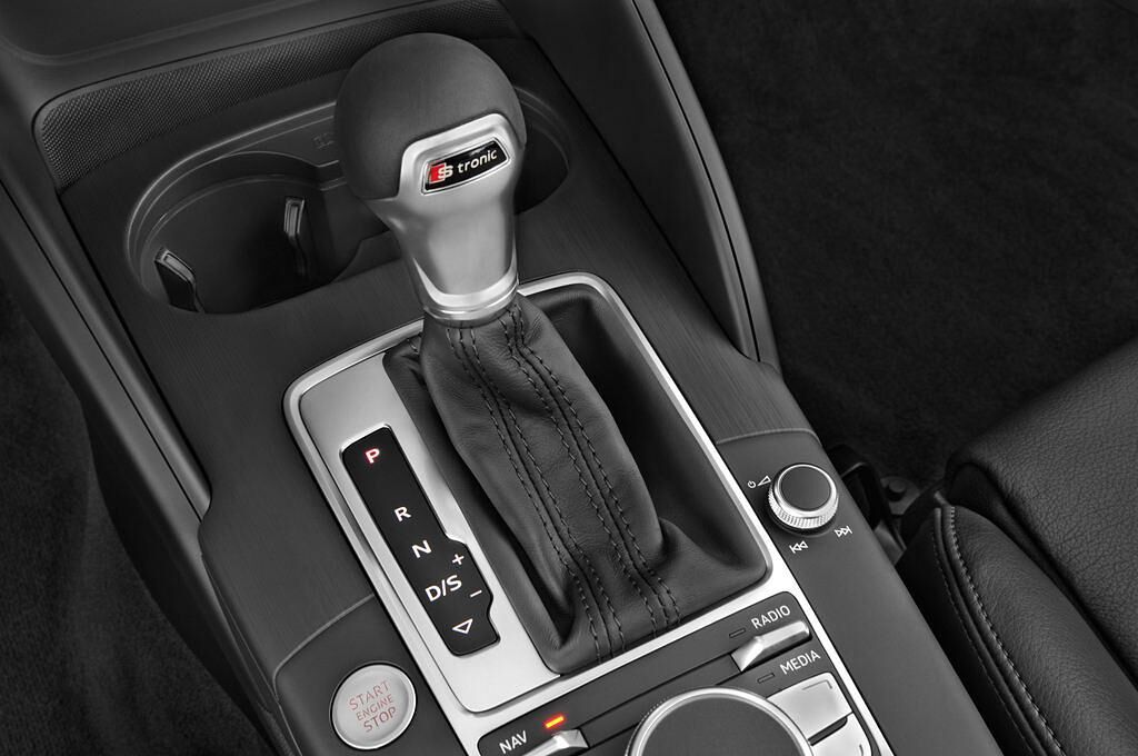 Audi A3 (Baujahr 2015) 1.8 Tfsi S Tronic Attraction 2 Türen Schalthebel
