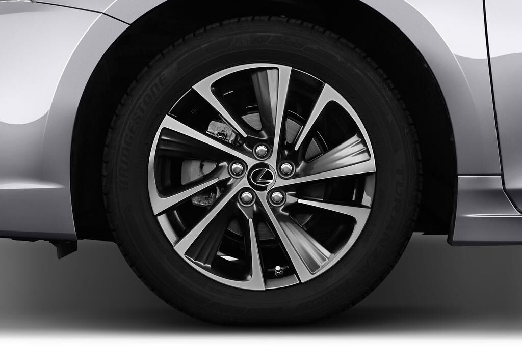 Lexus CT (Baujahr 2018) Luxury Line 5 Türen Reifen und Felge