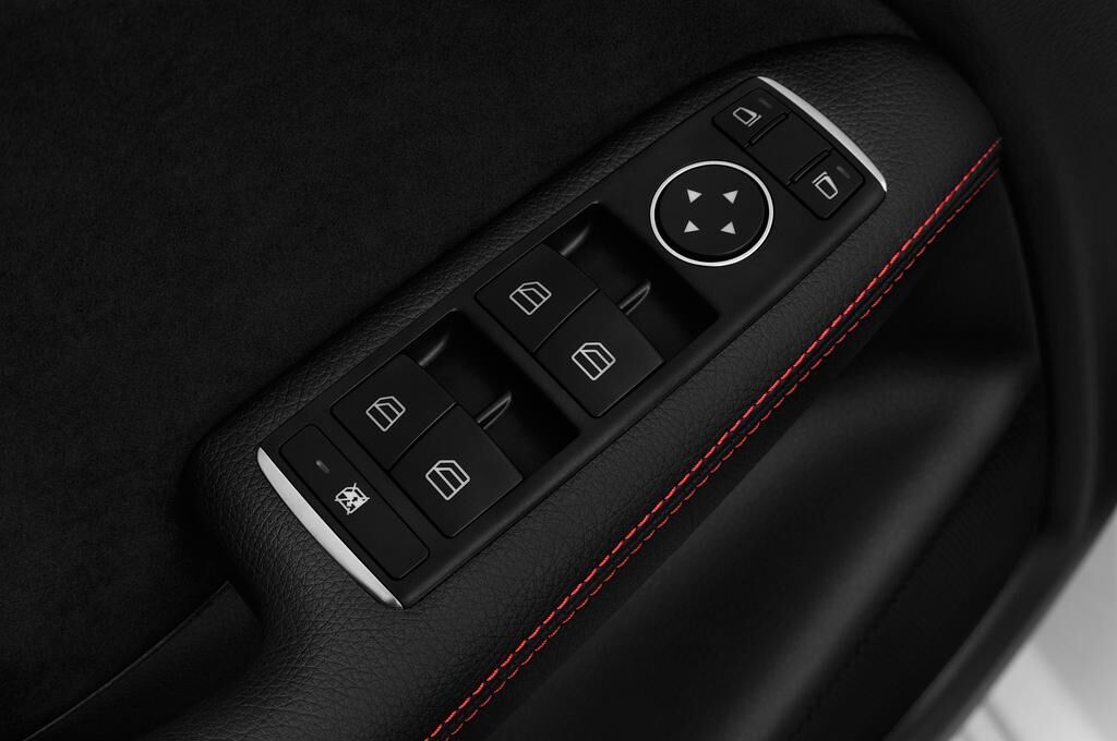 Mercedes B Class Sports Tourer (Baujahr 2018) - 5 Türen Bedienungselemente Tür