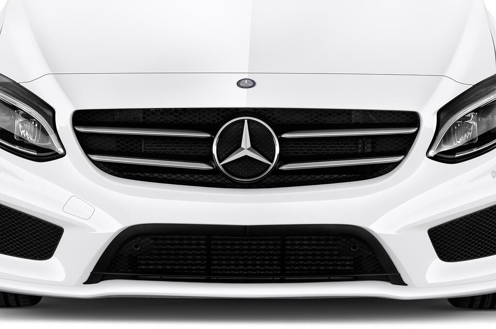 Mercedes B Class Sports Tourer (Baujahr 2018) - 5 Türen Kühlergrill und Scheinwerfer