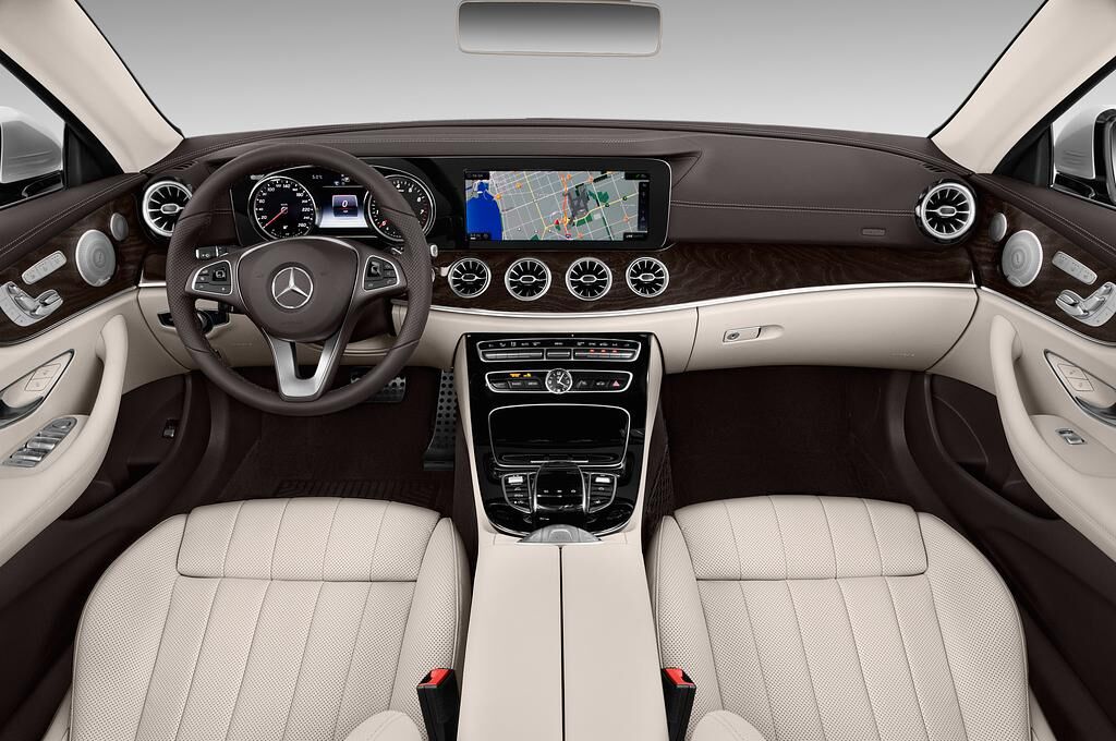 Mercedes E Class (Baujahr 2018) - 2 Türen Cockpit und Innenraum