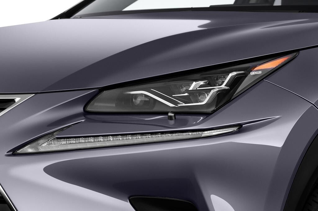 Lexus NX (Baujahr 2018) Executive Line 5 Türen Scheinwerfer