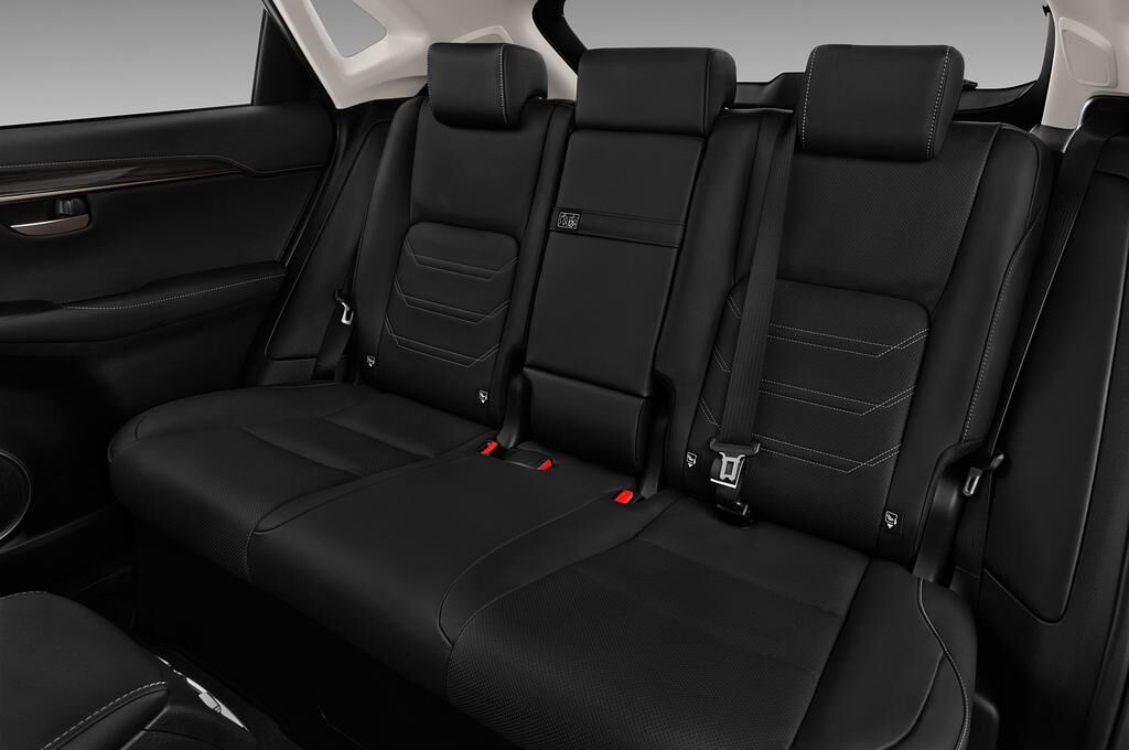 Lexus NX (Baujahr 2018) Executive Line 5 Türen Rücksitze