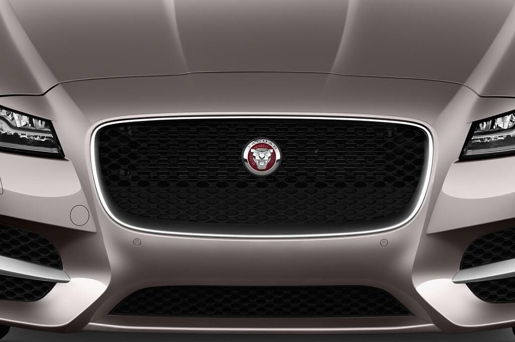 Jaguar XF Sportbrake (Baujahr 2018) R-Sport 5 Türen Kühlergrill und Scheinwerfer