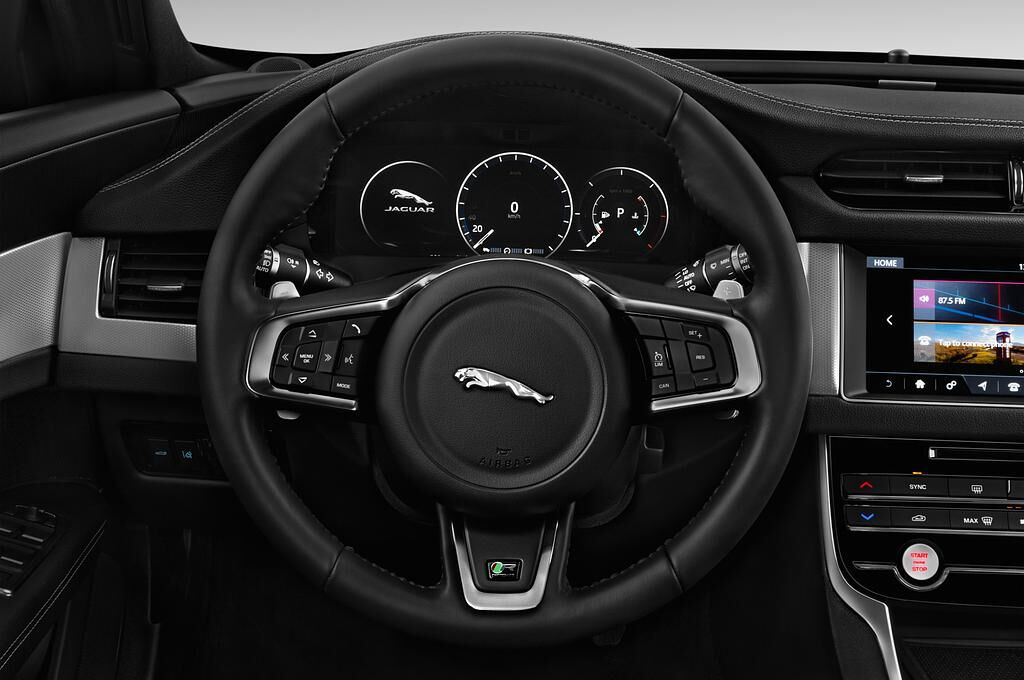 Jaguar XF Sportbrake (Baujahr 2018) R-Sport 5 Türen Lenkrad