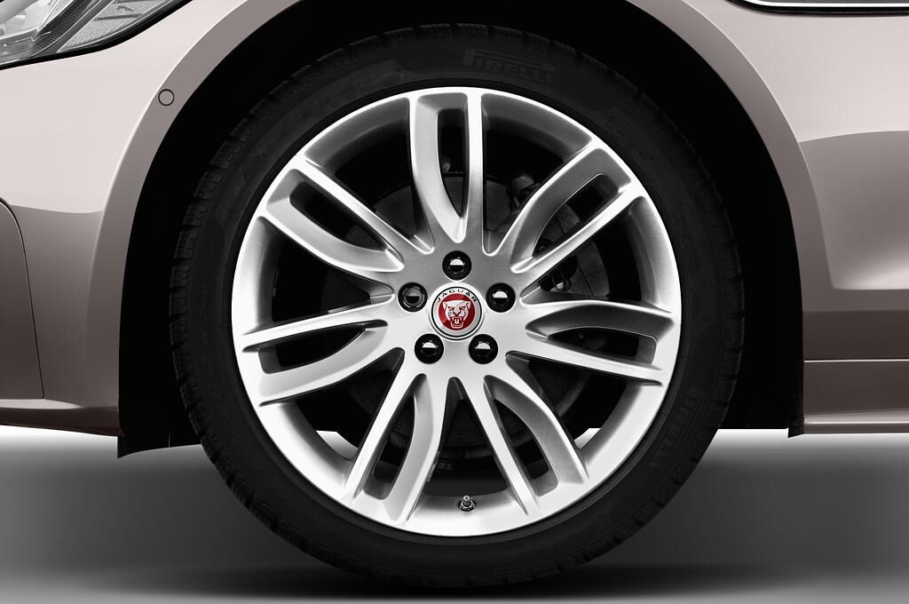 Jaguar XF Sportbrake (Baujahr 2018) R-Sport 5 Türen Reifen und Felge