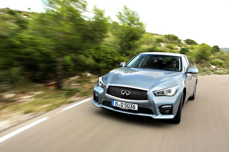 Bis 120 km/h kann man mit dem Infiniti Q50 Hybrid segeln