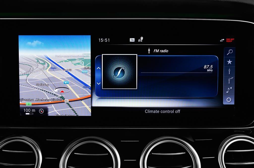 Mercedes E Class (Baujahr 2018) AMG Line 4 Türen Radio und Infotainmentsystem