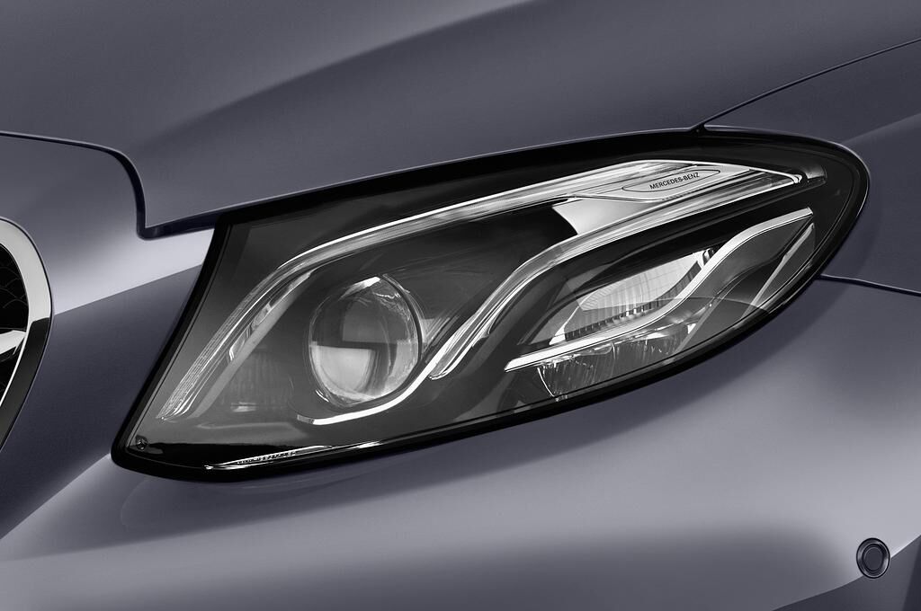 Mercedes E Class (Baujahr 2018) AMG Line 4 Türen Scheinwerfer
