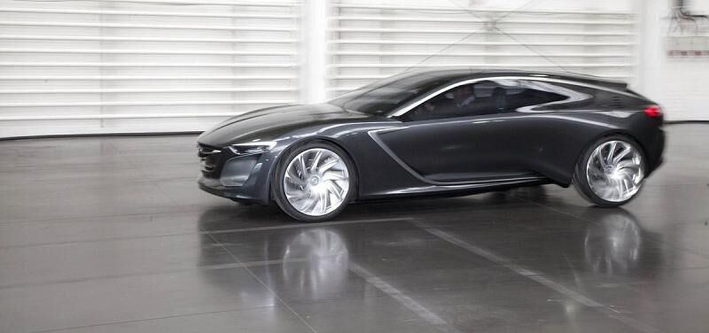 Der Opel Monza Concept ist 4,69 Meter lang