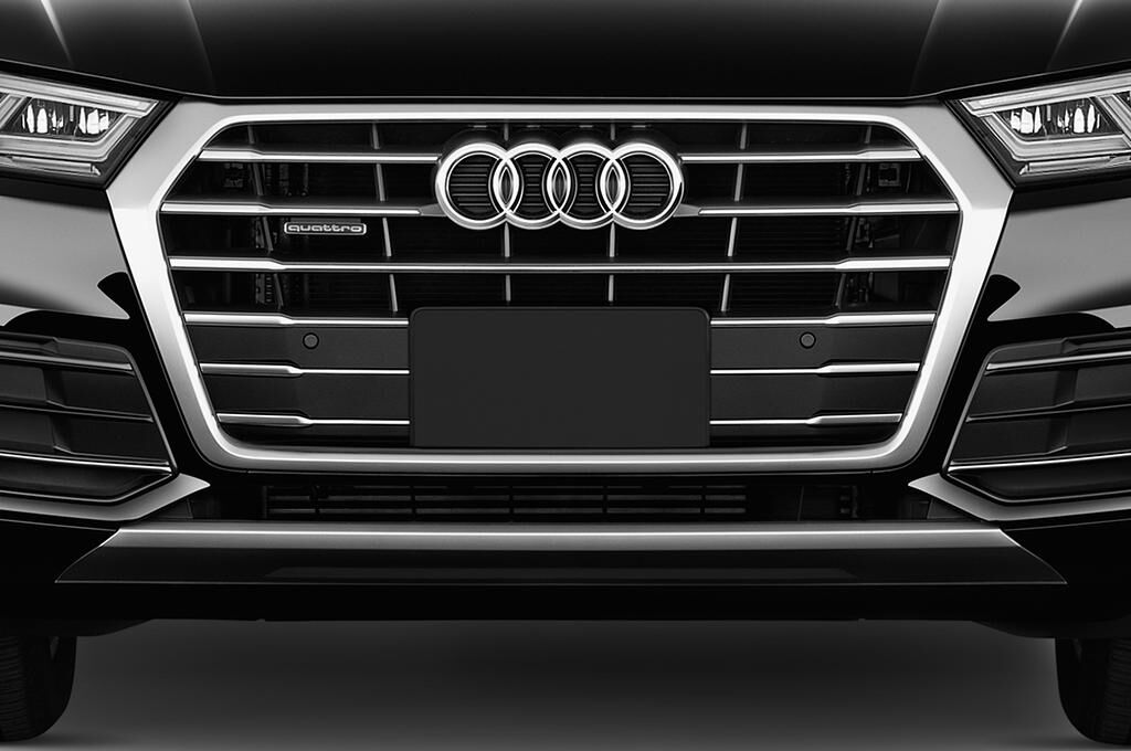 Audi Q5 (Baujahr 2018) Design 5 Türen Kühlergrill und Scheinwerfer