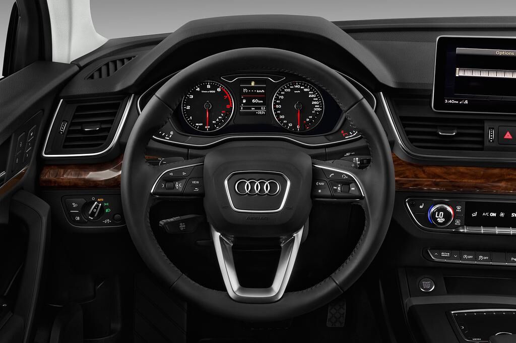 Audi Q5 (Baujahr 2018) Design 5 Türen Lenkrad